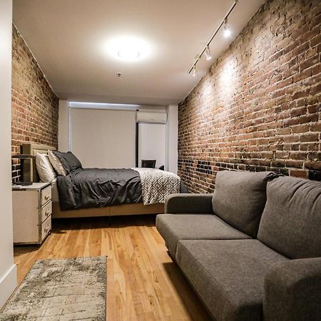 Elegant 1-Bedroom Apartment In Old Port- 301 Montréal Exterior foto