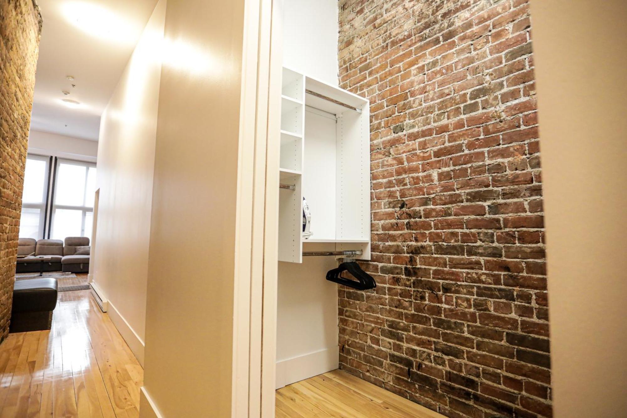 Elegant 1-Bedroom Apartment In Old Port- 301 Montréal Exterior foto