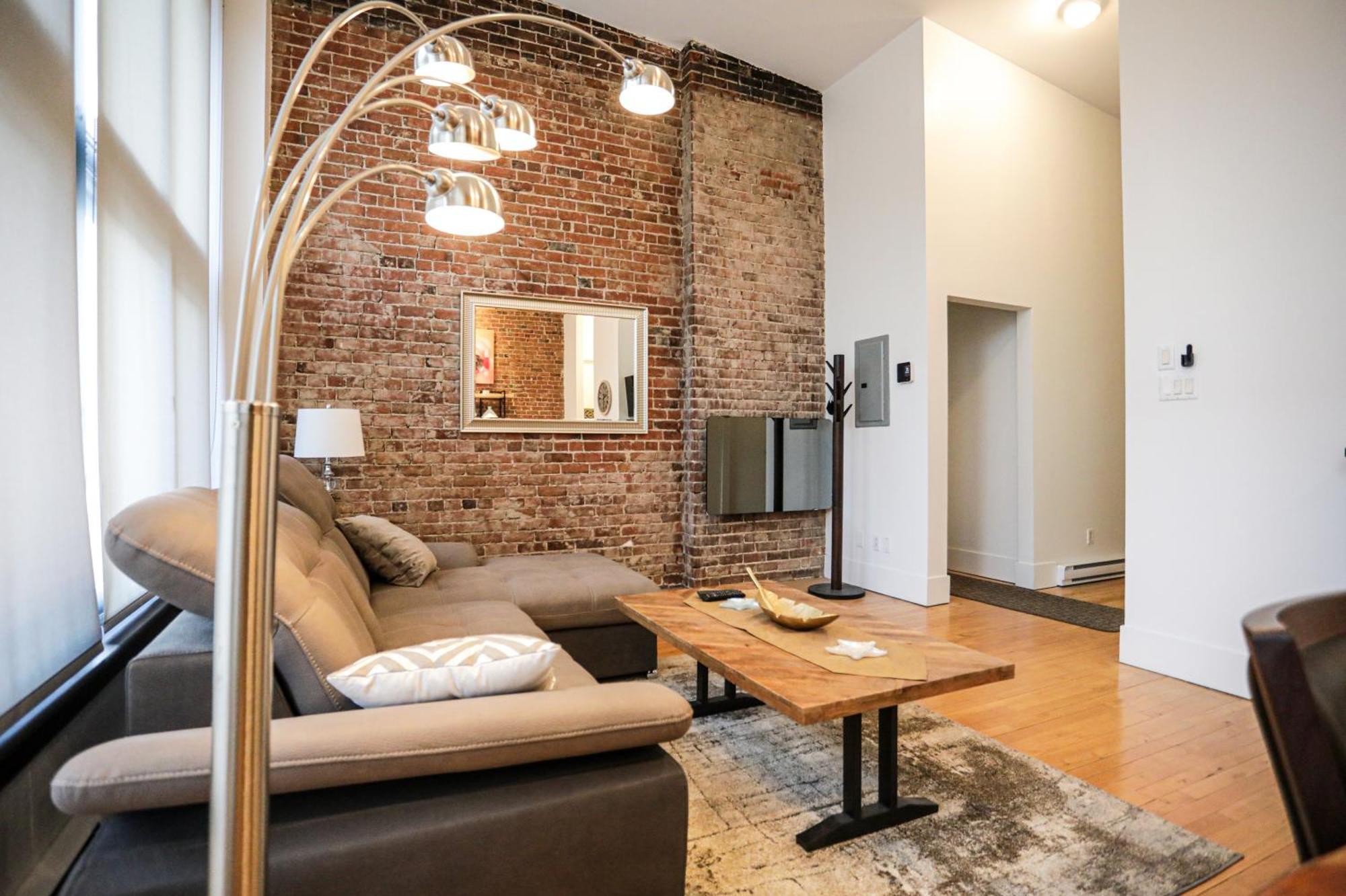 Elegant 1-Bedroom Apartment In Old Port- 301 Montréal Exterior foto